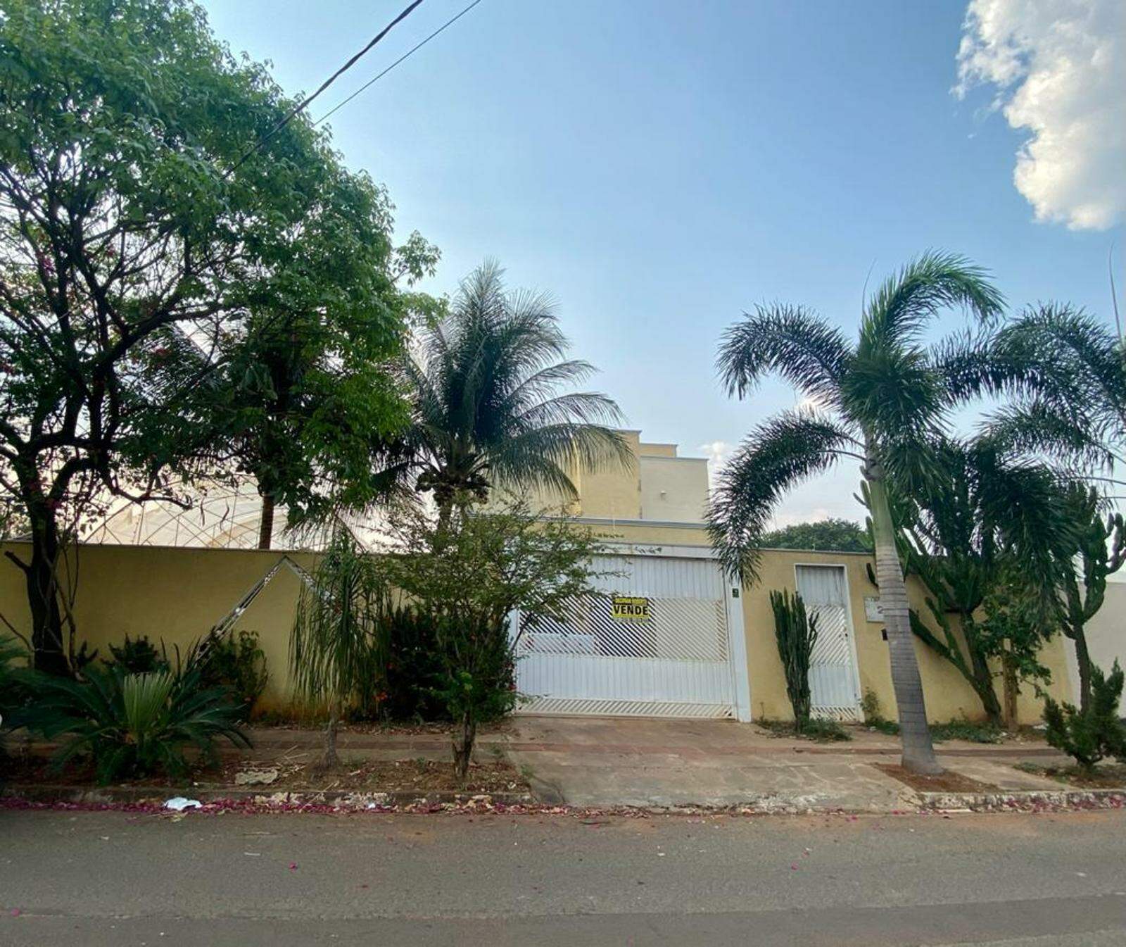 Sobrado à venda no Pioneiros: 