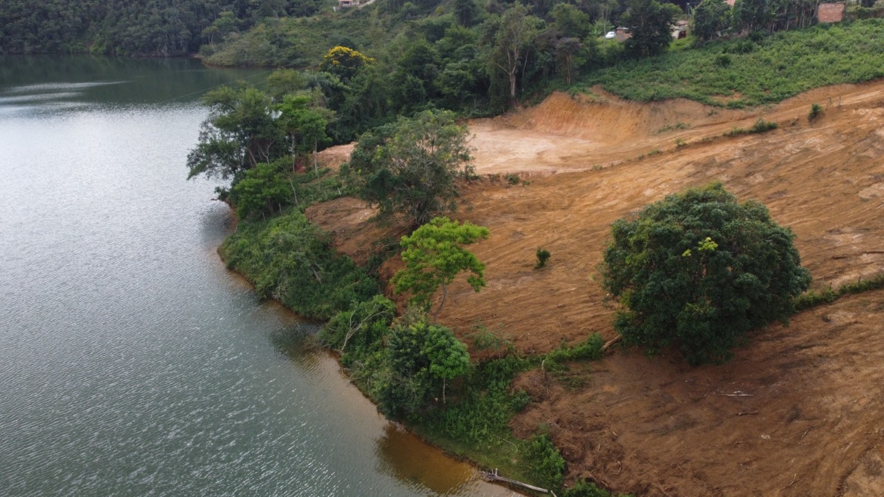 Terreno / Área à venda no Miguel Rodrigues: 