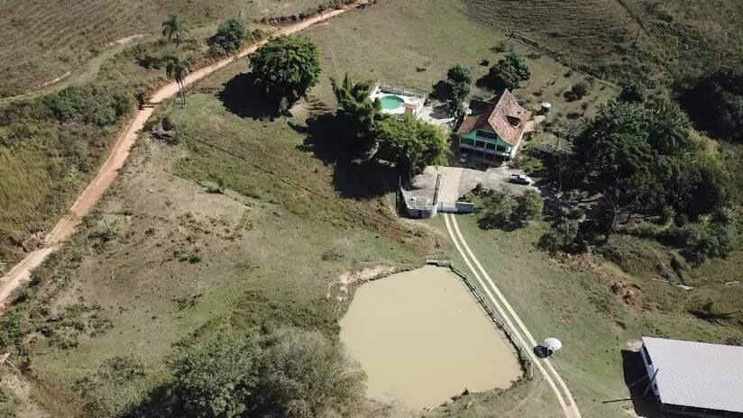 Fazenda à venda no Area Rural: Fazenda com localiza  o privilegiada, dois acessos de chegada, poucos vizinhos, terras produtivas.