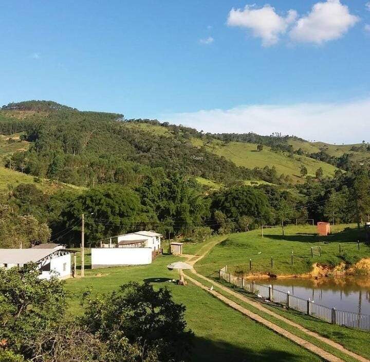 Fazenda à venda no Area Rural: rea externa 23 hectares com Lagoa, c rrego na divisa, nascente de agua, Campo de futebol, pastagens