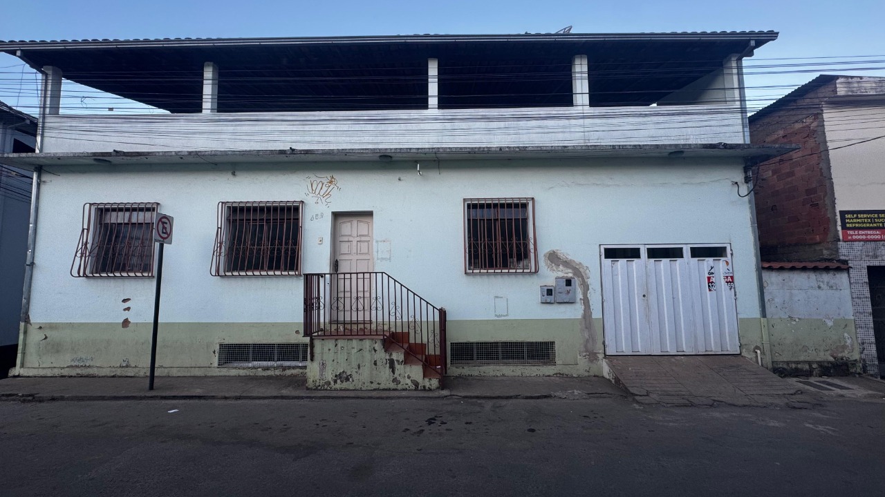 Casa à venda no Centro: 