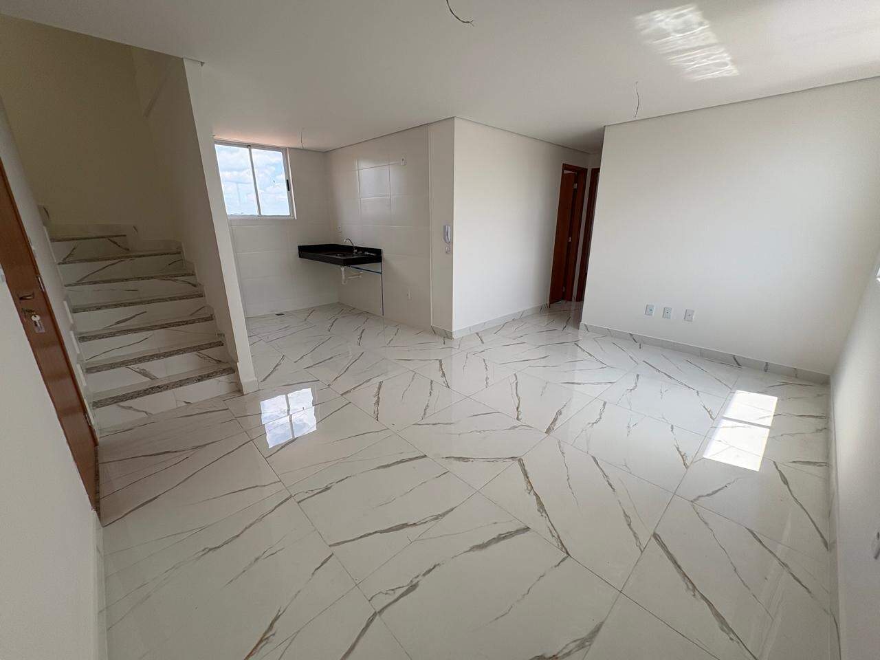 Cobertura à venda no Milionários: 
