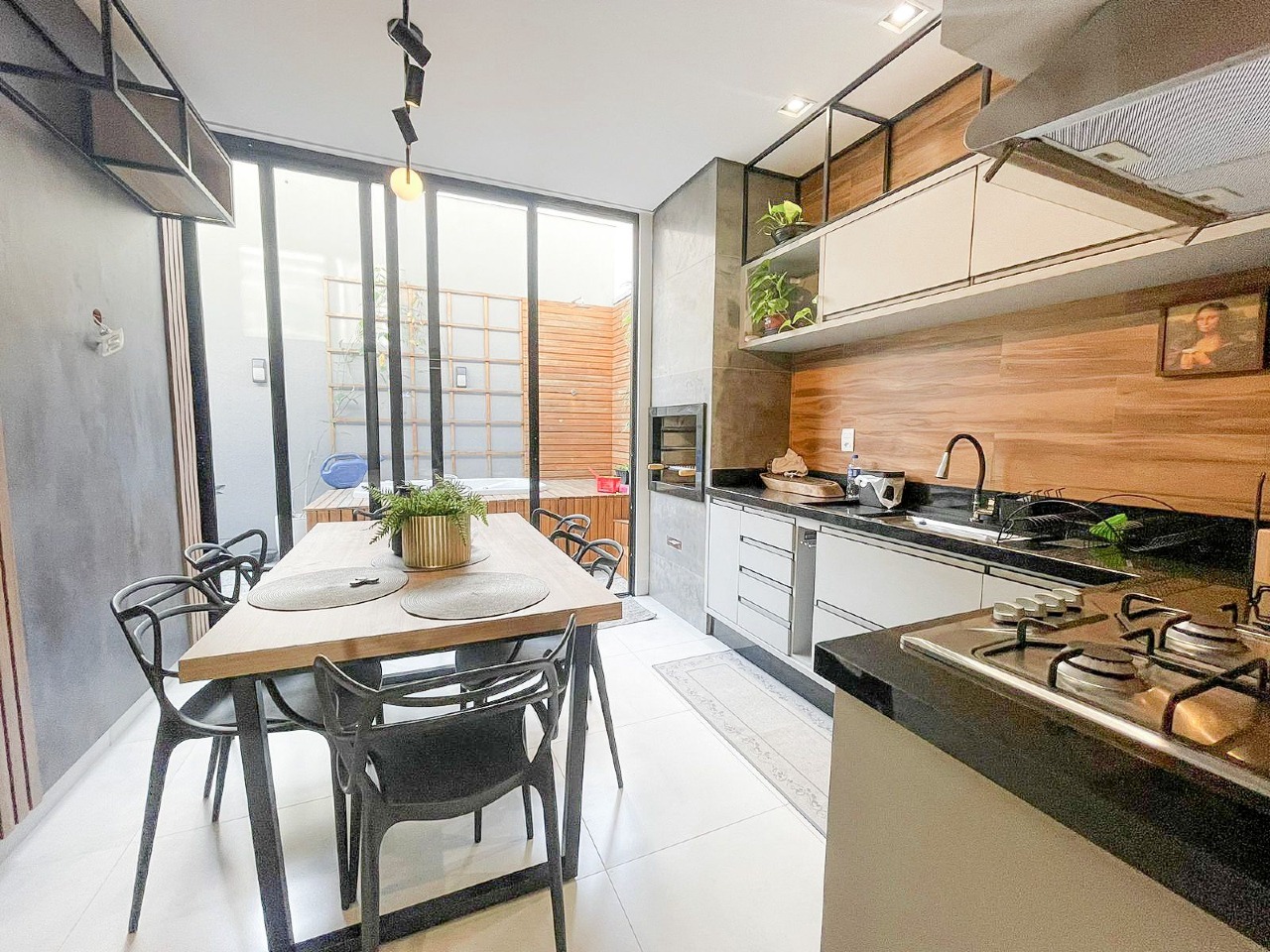 Sobrado à venda no bairro Nova Porto Velho, Porto Velho, com 3 quartos quartos e 3 suítes suítes | Meu Bem Imóveis: 