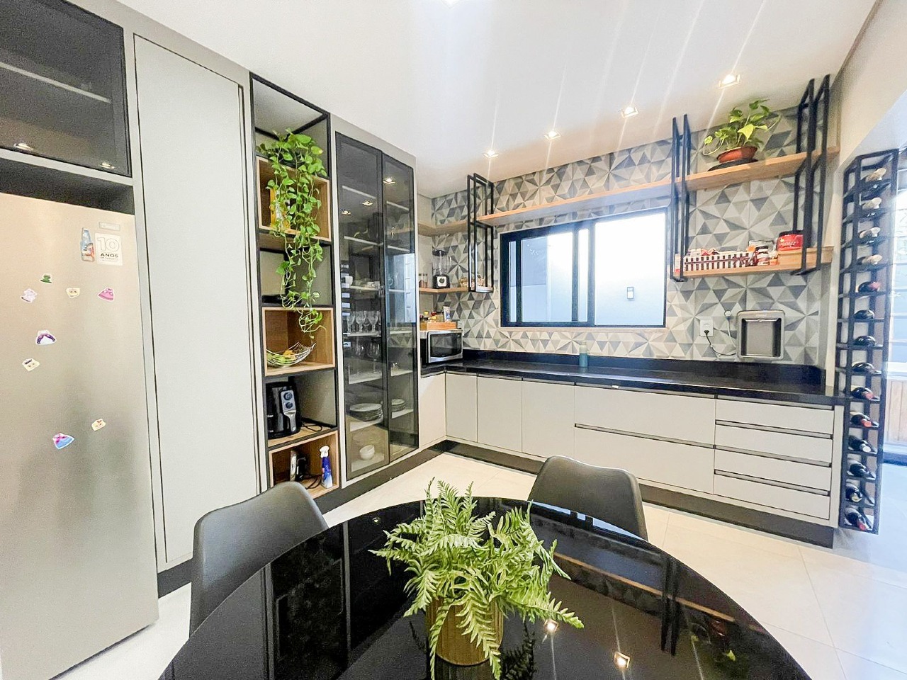 Sobrado à venda no bairro Nova Porto Velho, Porto Velho, com 3 quartos quartos e 3 suítes suítes | Meu Bem Imóveis: 