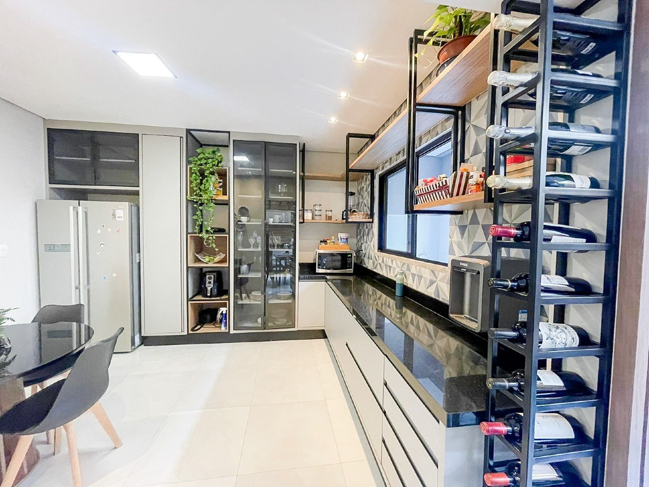 Sobrado à venda no bairro Nova Porto Velho, Porto Velho, com 3 quartos quartos e 3 suítes suítes | Meu Bem Imóveis: 