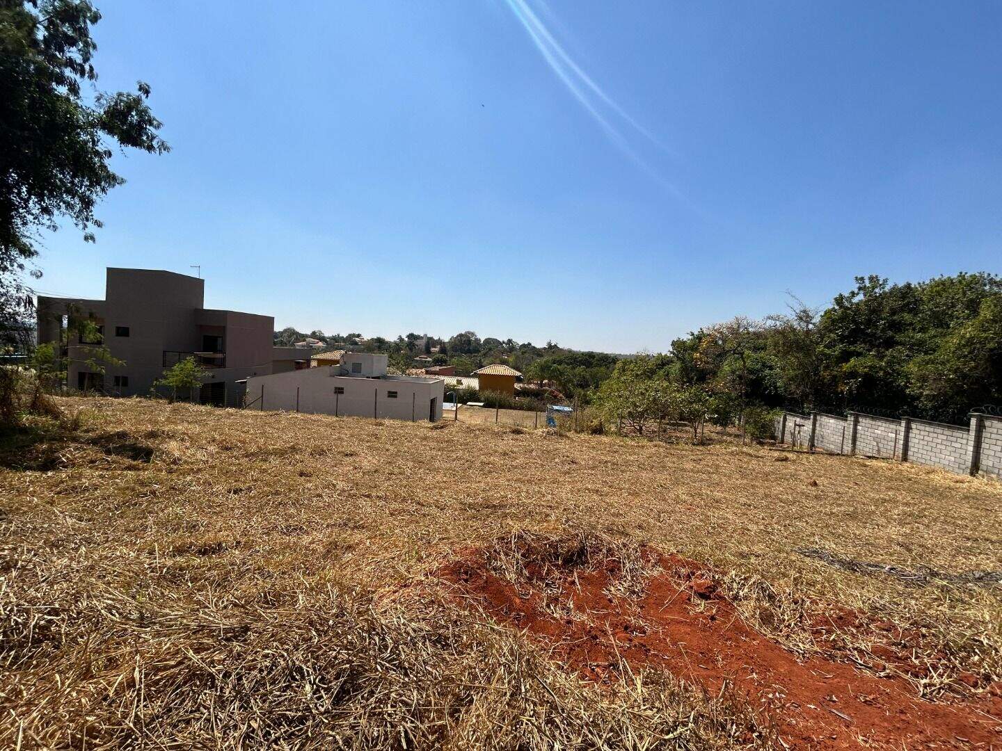 Lote em condomínio à venda no Condomínio Serra Verde: 