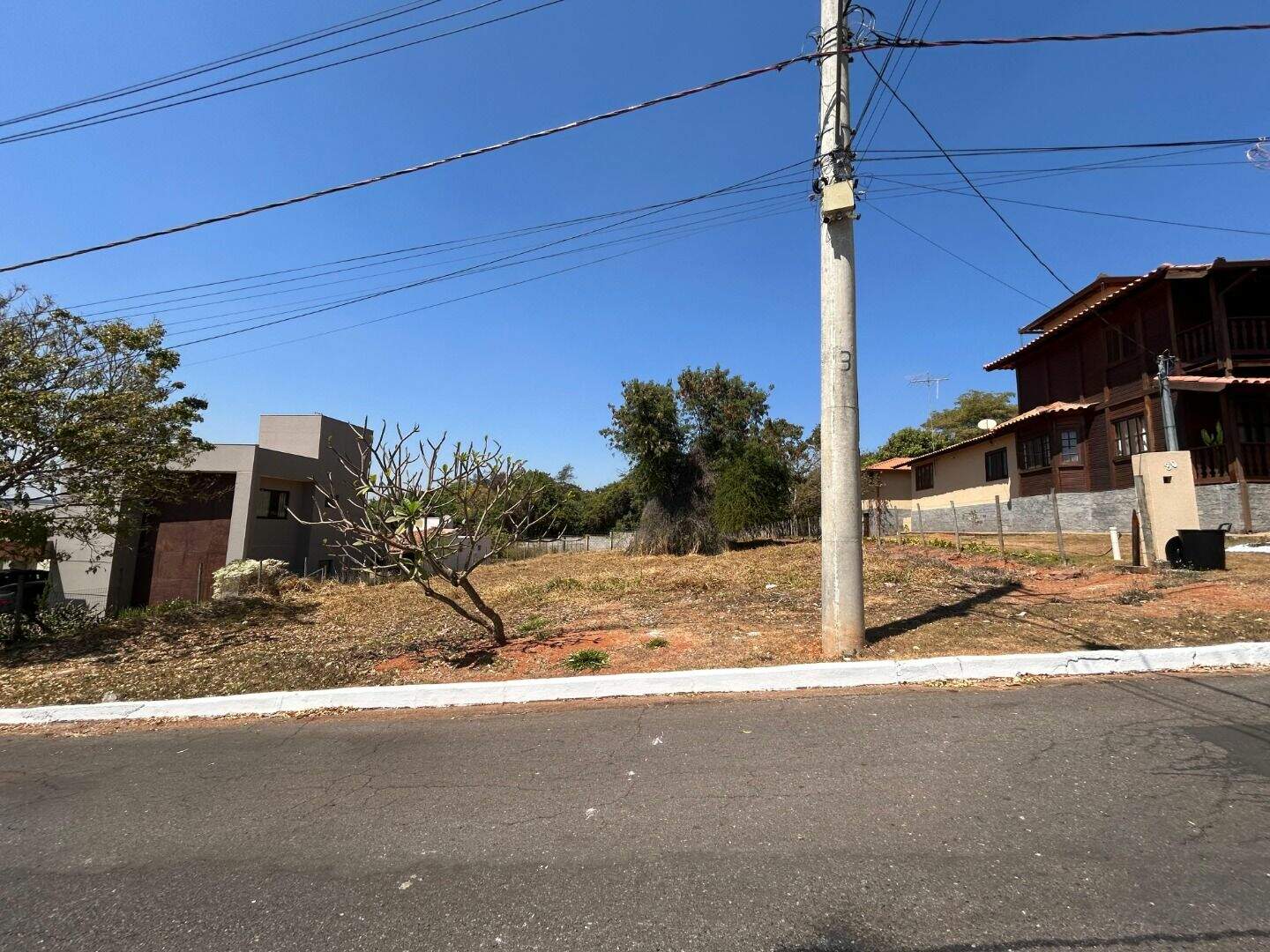 Lote em condomínio à venda no Condomínio Serra Verde: 