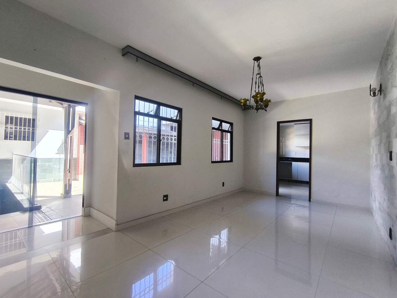 Casa à venda com 5 quartos, 220m² - Foto 13