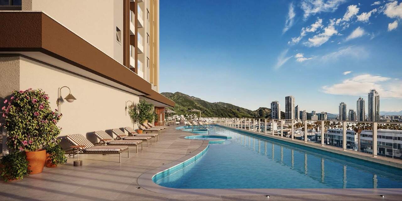 Piscina adulto com deck e vista para a cidade e os morros (imagem ilustrativa)