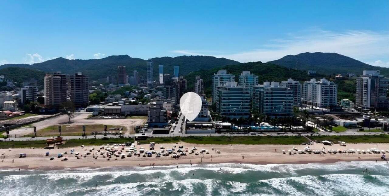 Vista aérea da Praia Brava com a marcação do terreno do Brava Collection