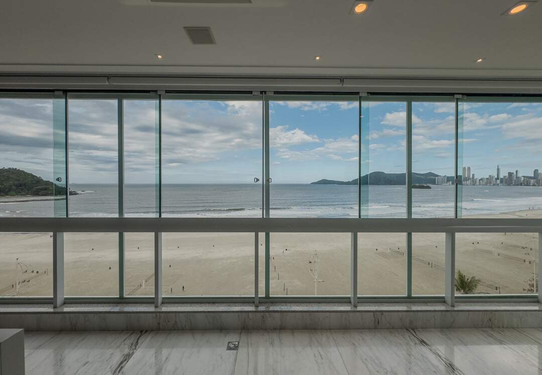 Vista para o mar a partir de um apartamento do Metrópolis