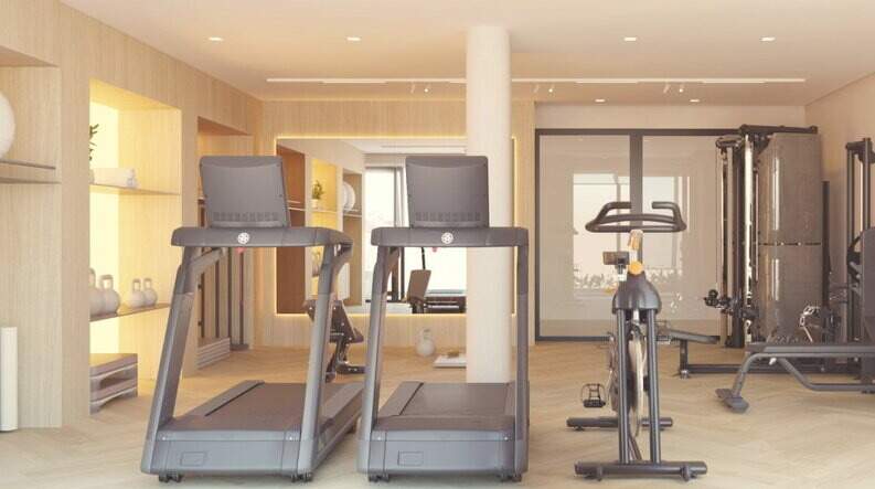 Esteiras e estação de musculação na academia do Aura Living Home (imagem ilustrativa)