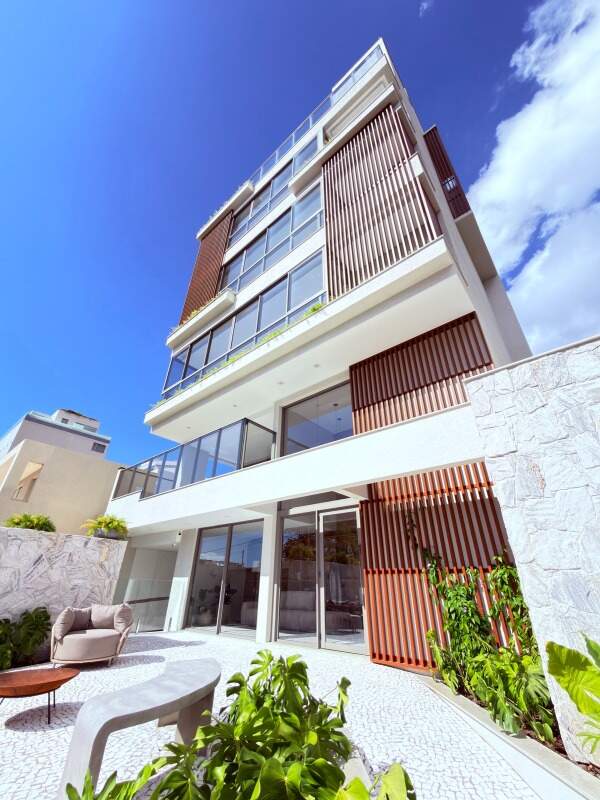 Fachada do In Exclusive Home, na Rua Carola Coelho, Canto Sul da Praia Brava