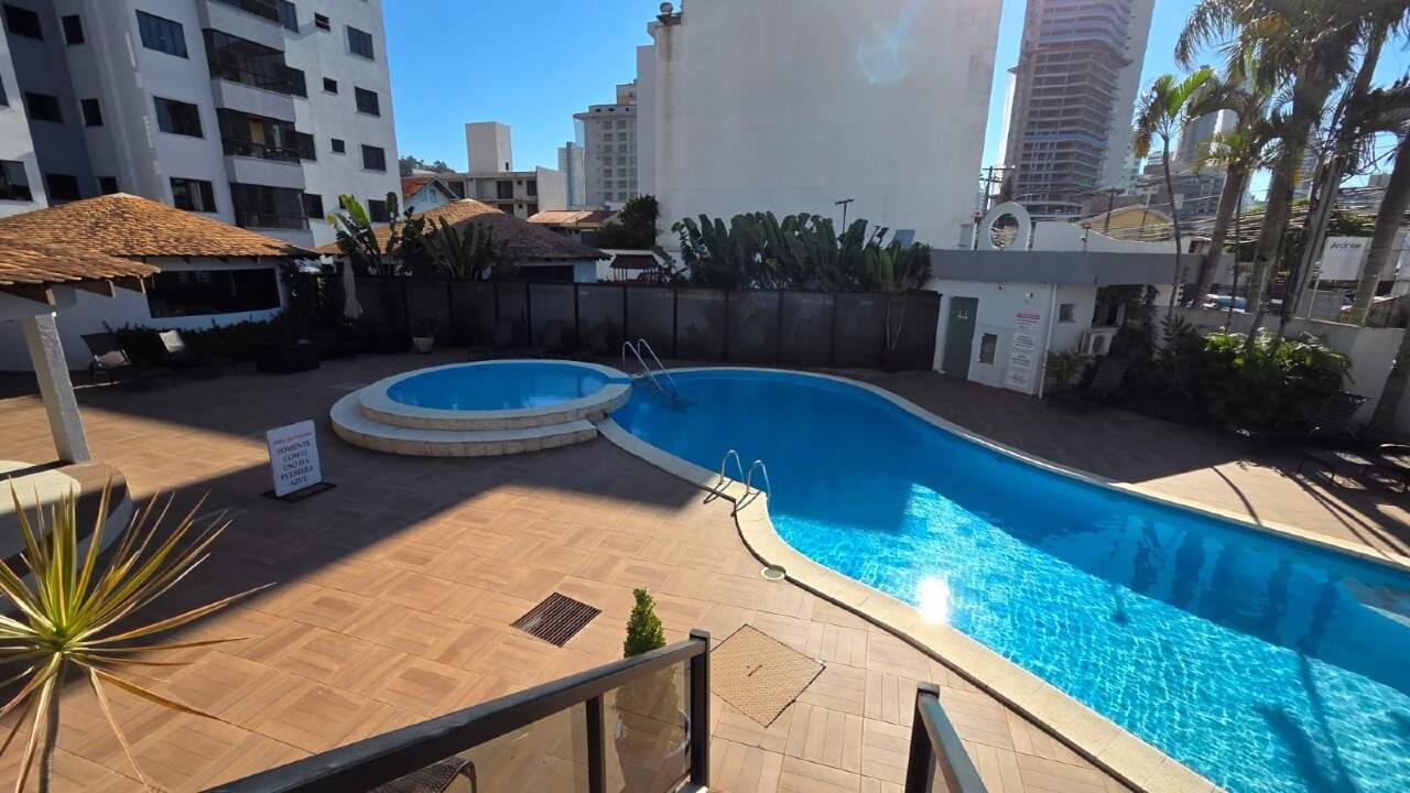 Piscina adulto e piscina infantil do Oceanic Park Residence