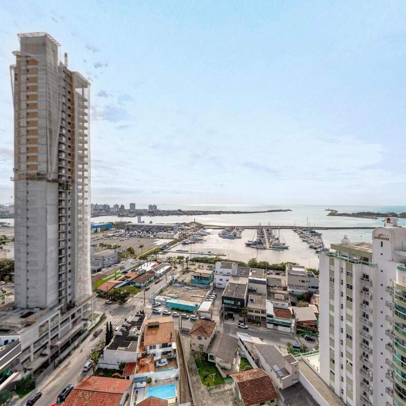 Foto aérea do entorno: Marina Itajaí, foz do rio Itajaí-Açu e mar ao fundo