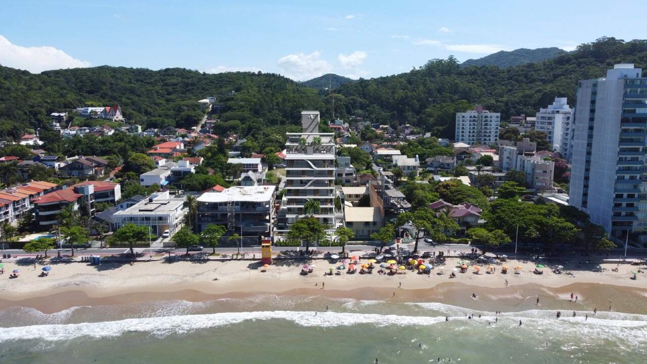 Implantação do empreendimento diante da Praia de Cabeçudas (imagem ilustrativa)