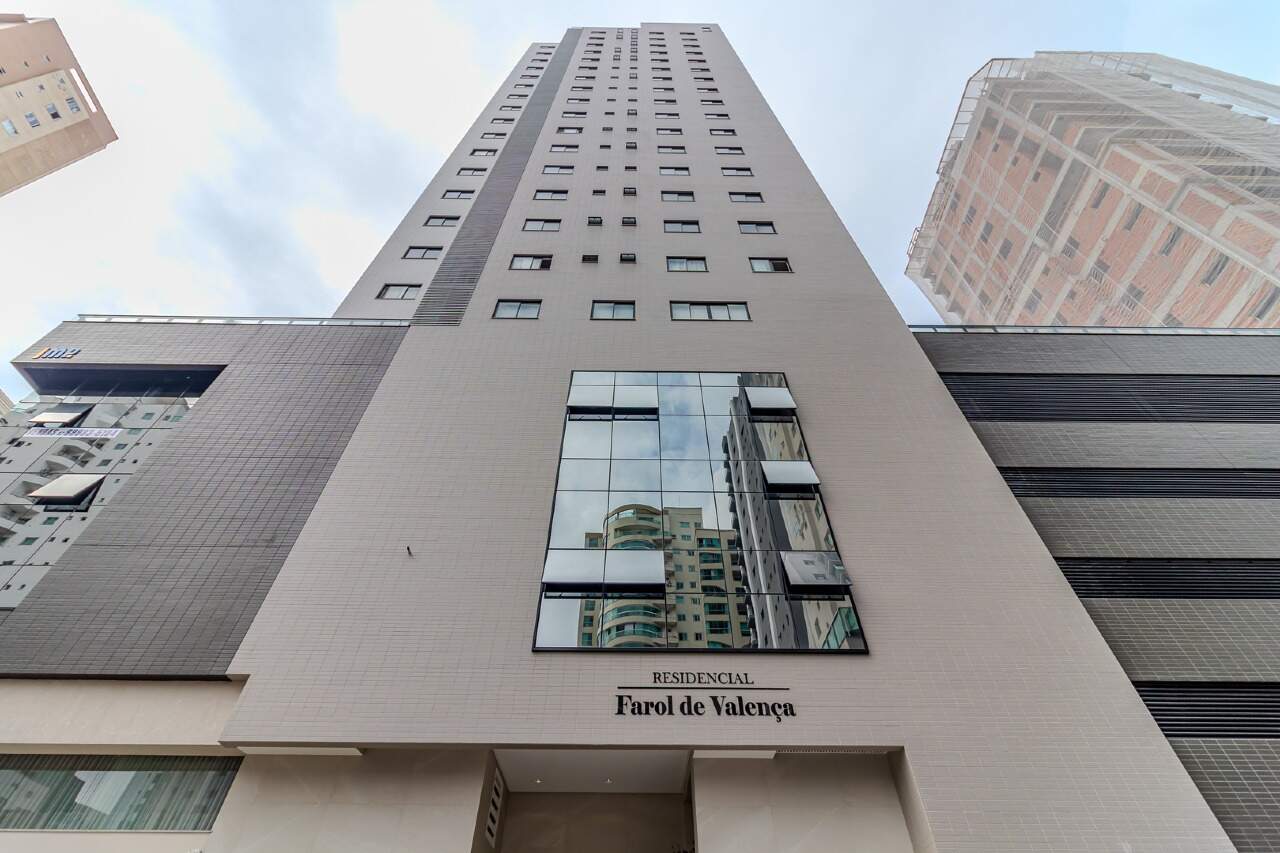 Fachada atual do Residencial Farol de Valença em Balneário Camboriú