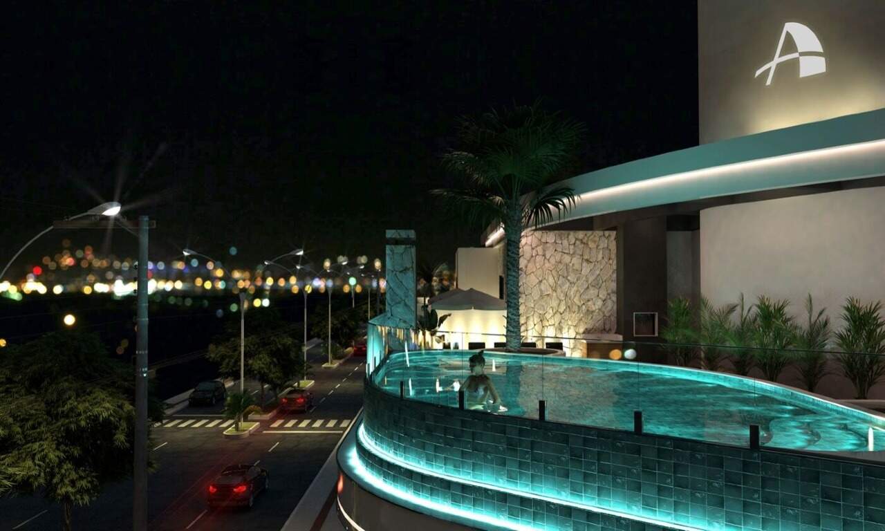 Piscina iluminada à noite (imagem ilustrativa)