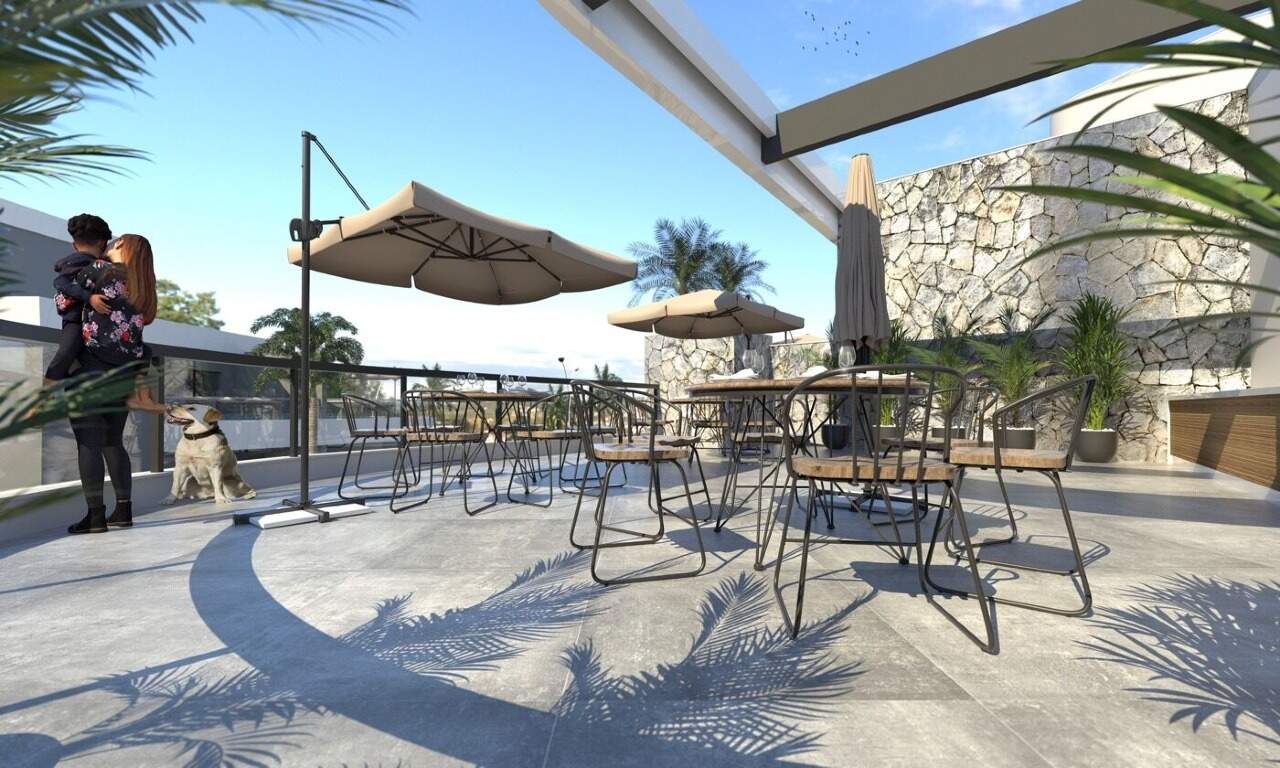 Terraço com ombrelones e mesas (imagem ilustrativa)