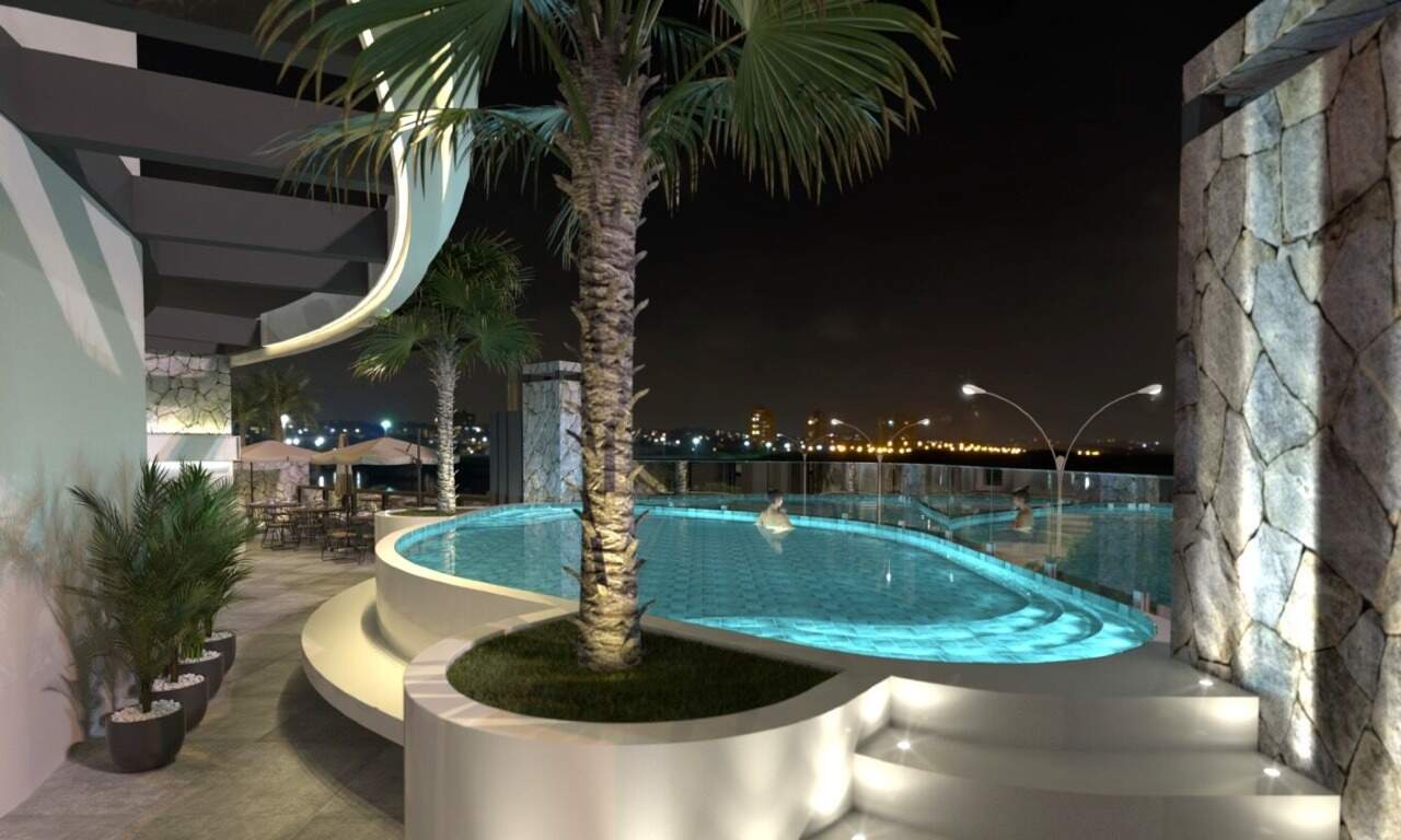 Piscina e terraço à noite (imagem ilustrativa)
