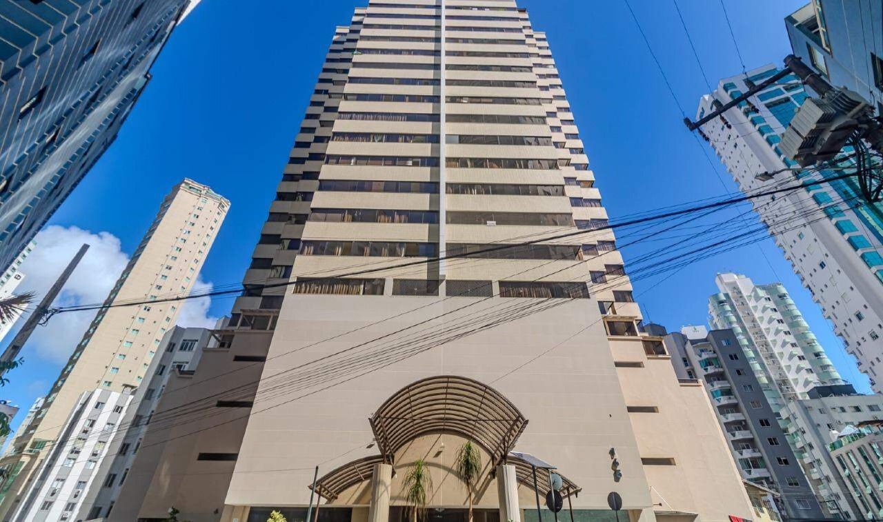 Torre do Edifício Dom Gabriel, na Rua 3604, Centro de Balneário Camboriú