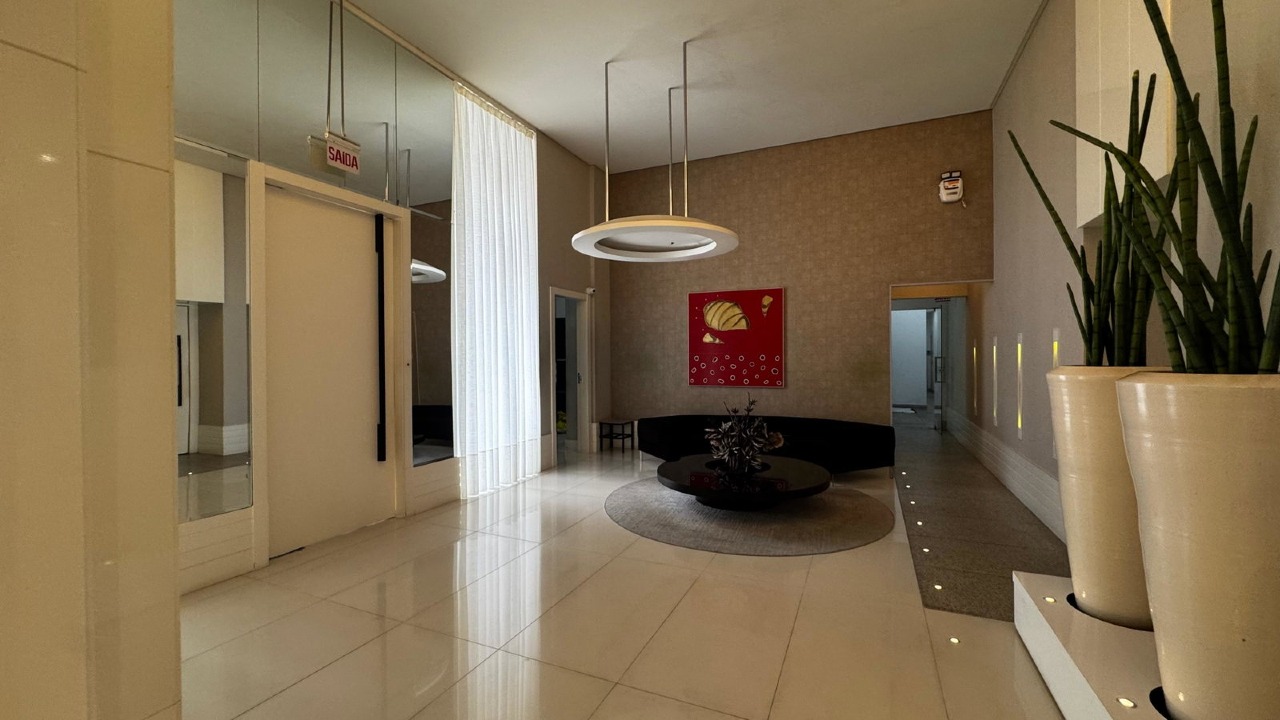 Hall de entrada do Cartagena Residence, com estar e piso claro