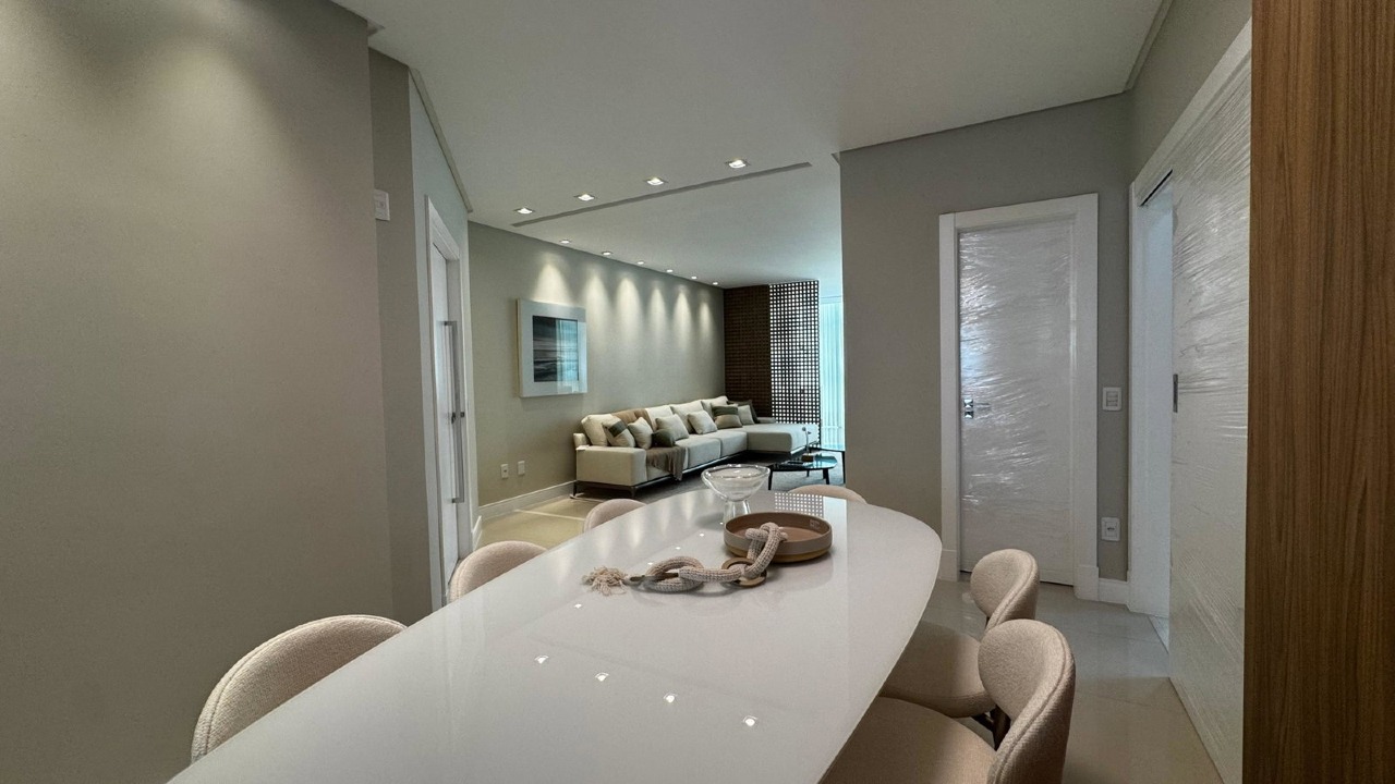 Sala de jantar de um apartamento decorado do Cartagena Residence