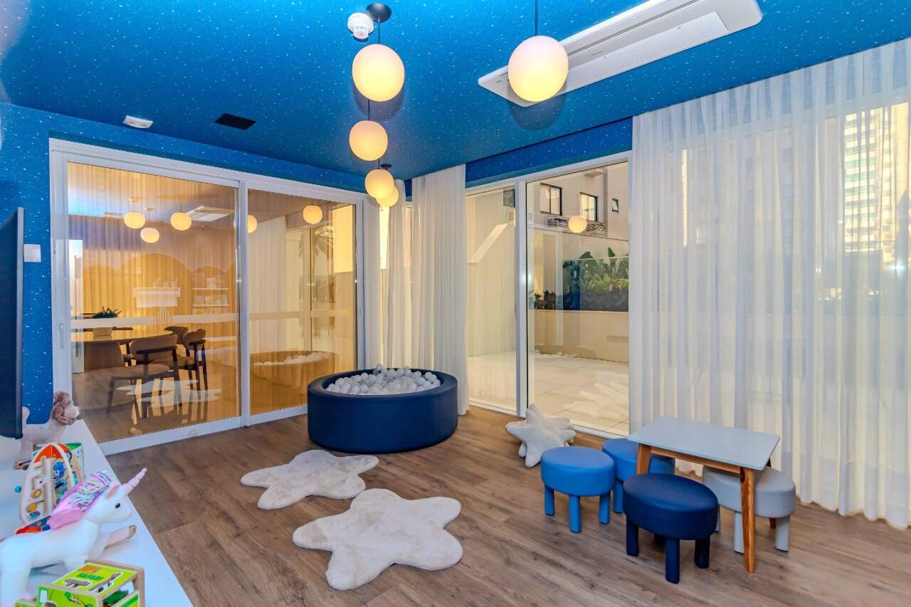 Brinquedoteca com piscina de bolinhas