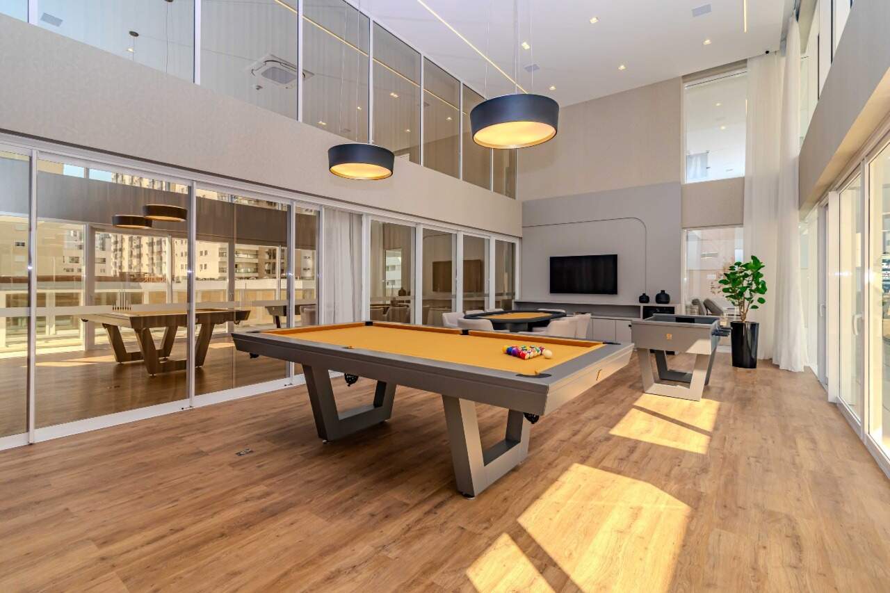 Sala de jogos com mesa de sinuca