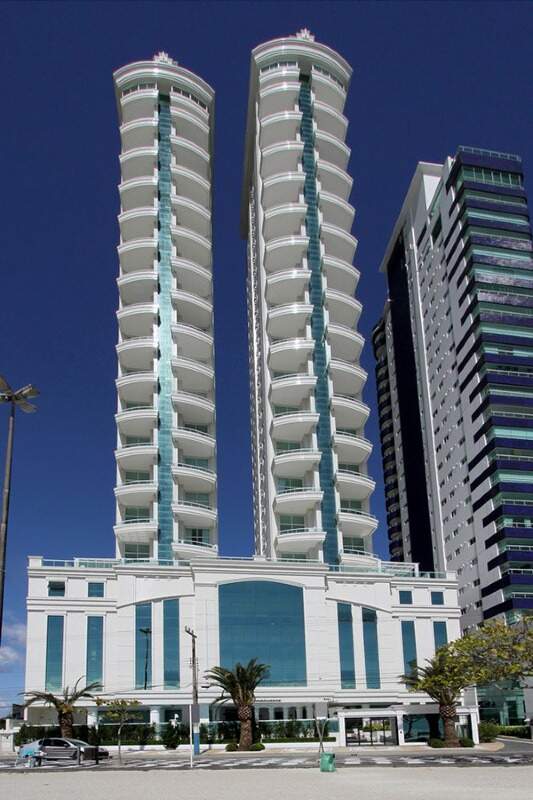 Torres do Renaissance, da Embraed, vistas da praia na Avenida Atlântica, Barra Sul