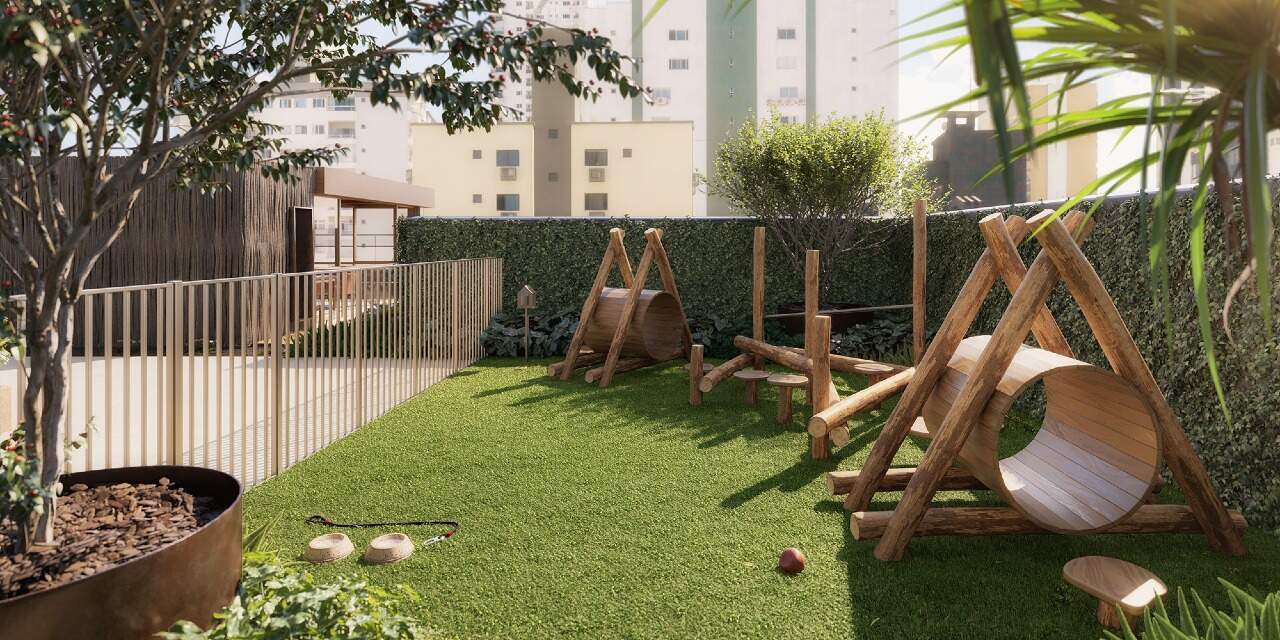 Espaço pet com gramado e brinquedos (imagem ilustrativa)