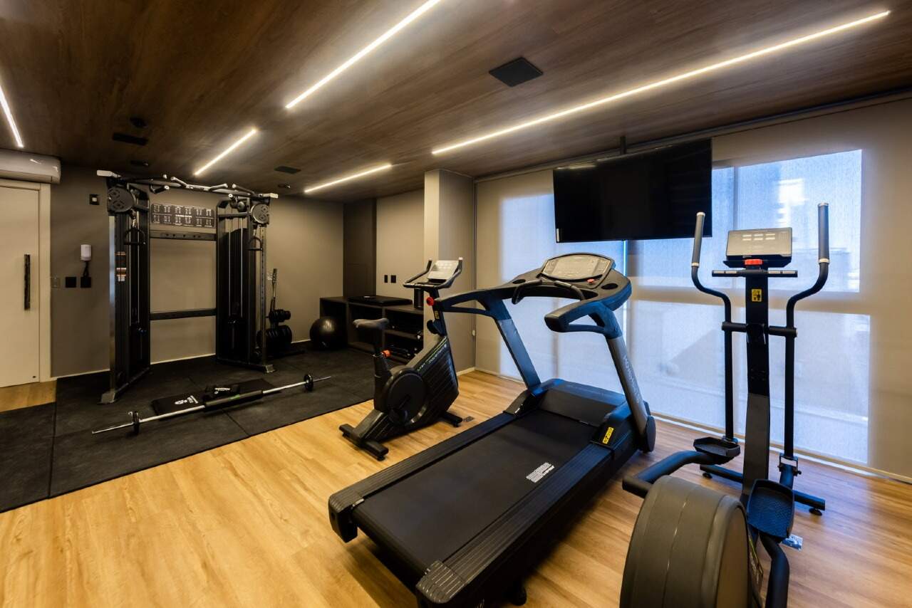 Academia com esteira, elíptico e bicicleta ergométrica