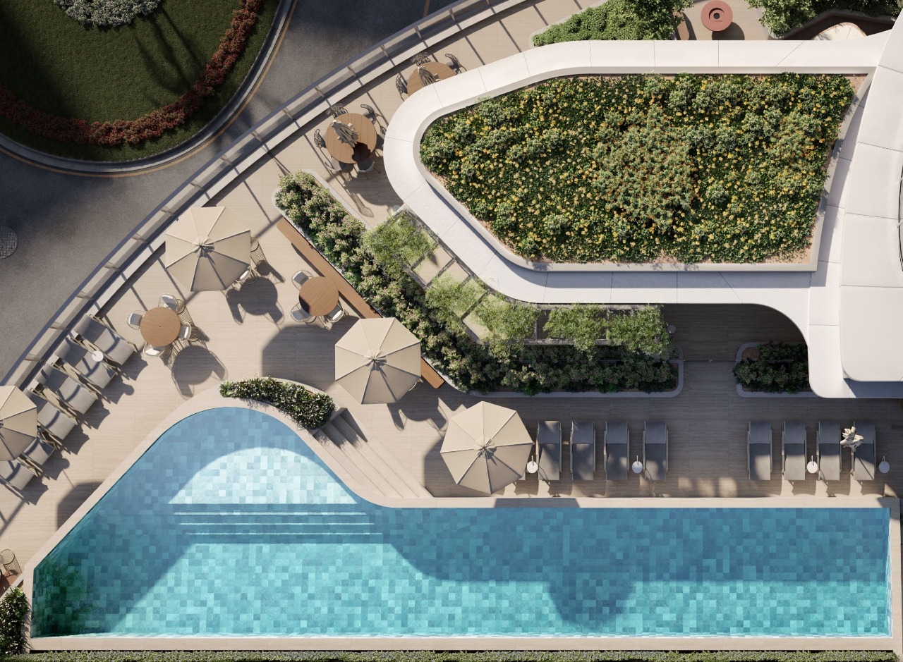 Piscina externa e deque vistos de cima (imagem ilustrativa)