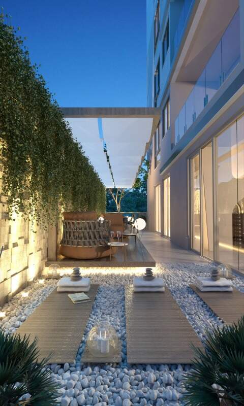Spa com deck de madeira e jardim vertical (imagem ilustrativa)