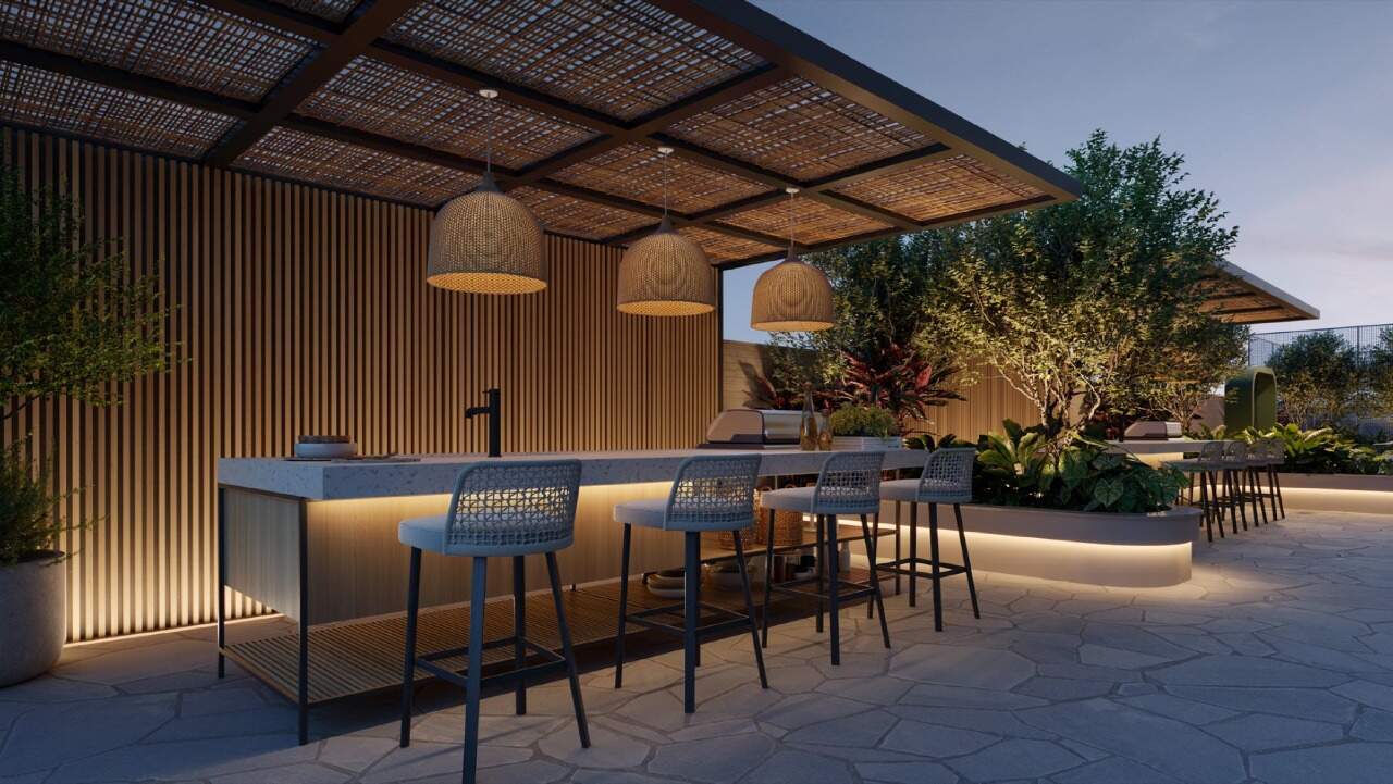 Espaço barbecue com bancada e banquetas sob pergolado (imagem ilustrativa)