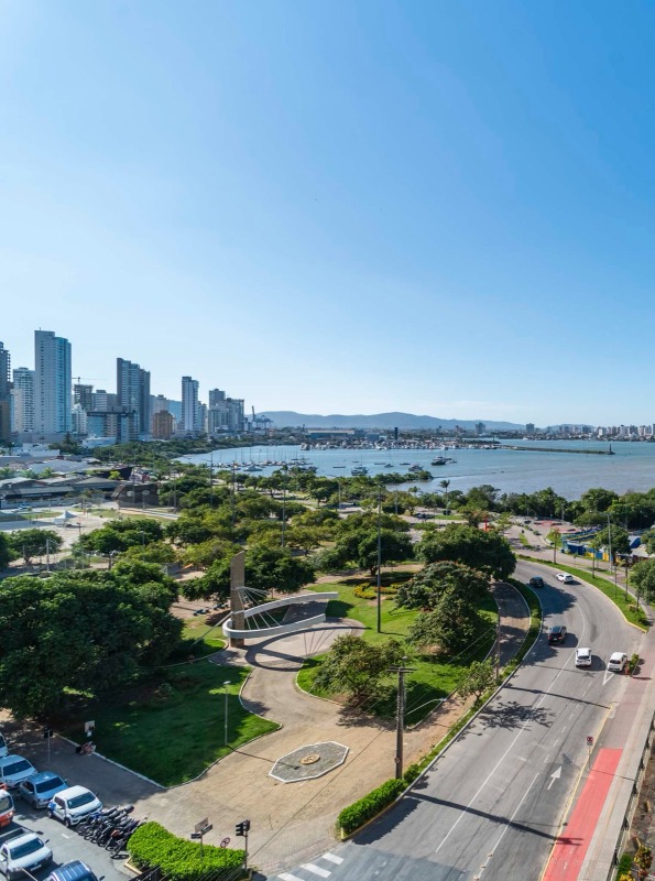 Vista do alto do Skyline para a Avenida Ministro Victor Konder e o Saco da Fazenda