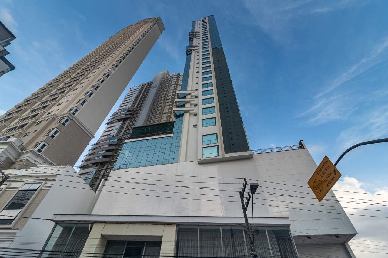 Fachada do Marina Beach Towers. Foto real.