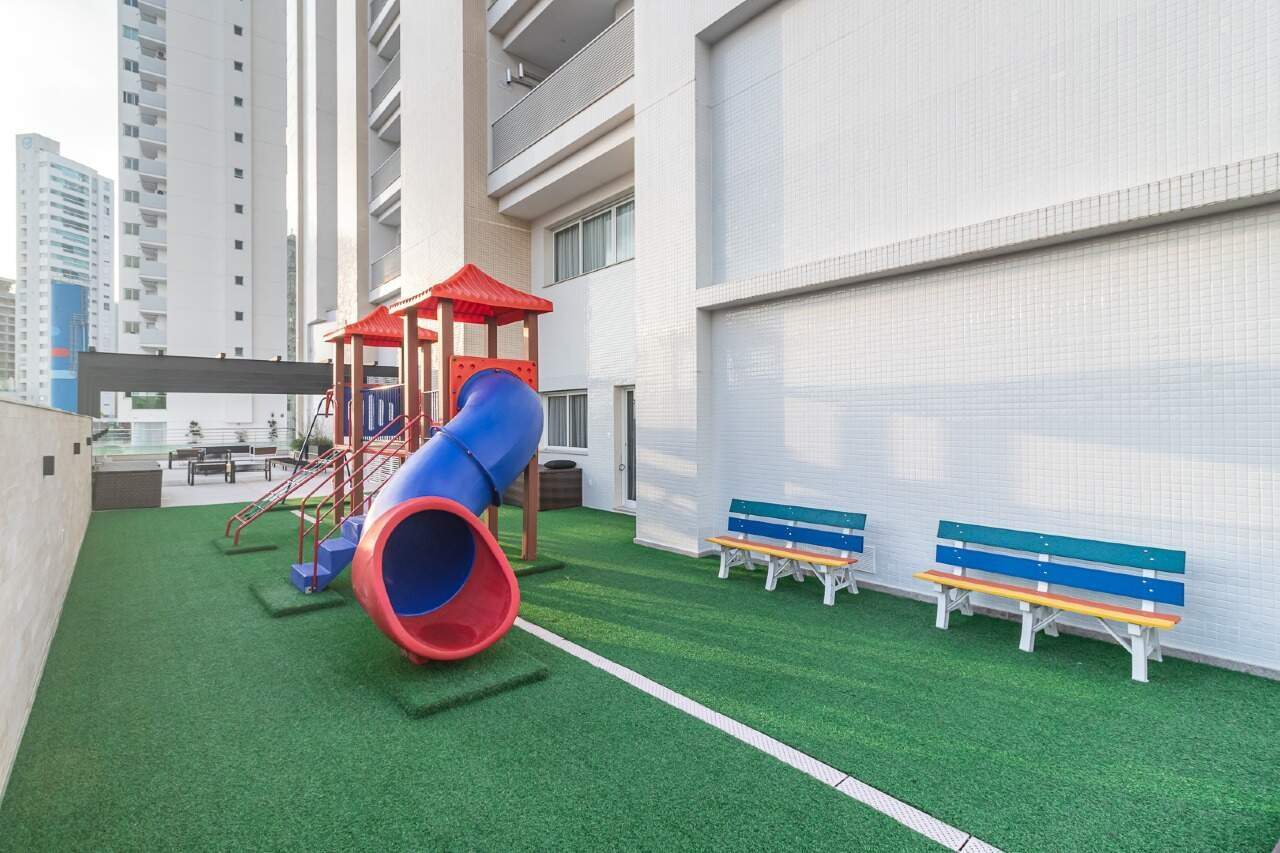 Playground do condomínio. Foto real.