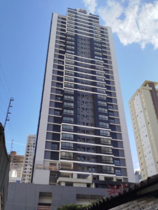 Fachada do Residencial Paesaggio concluída, com revestimento cerâmico