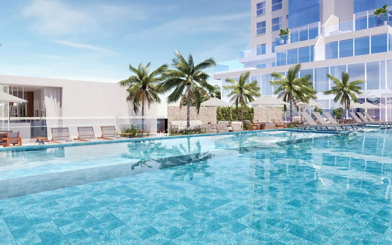 Piscina adulto com espreguiçadeiras e palmeiras, junto à torre (imagem ilustrativa)