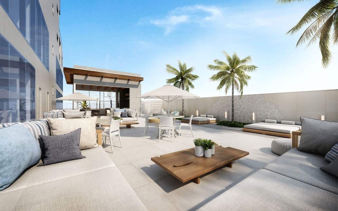 Lounge externo com sofás e ombrelones no pavimento de lazer (imagem ilustrativa)