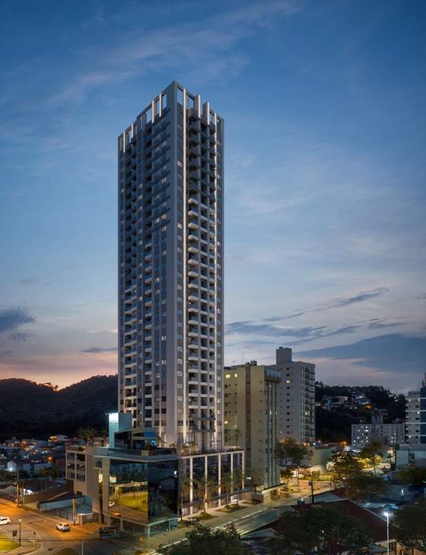 Torre do Lotisa Art Tower ao entardecer, no Centro de Itajaí (imagem ilustrativa)