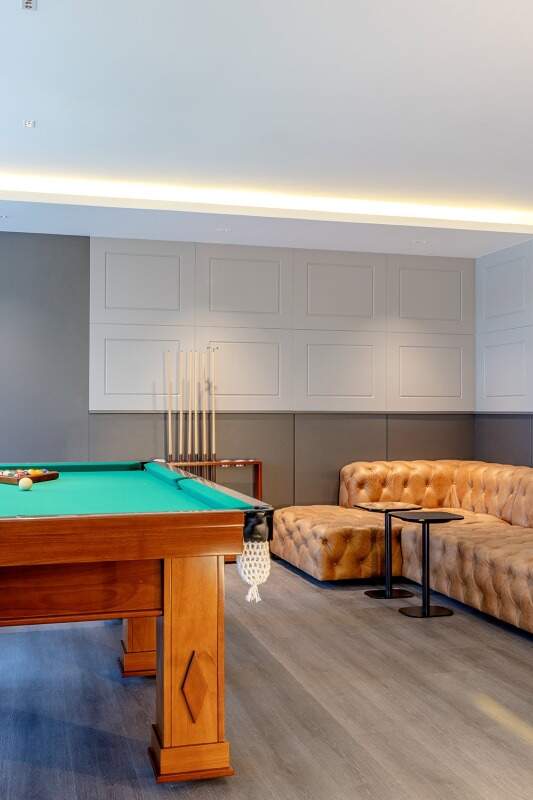Apartamento à venda no Praia Brava: Sala de jogos com mesa de sinuca