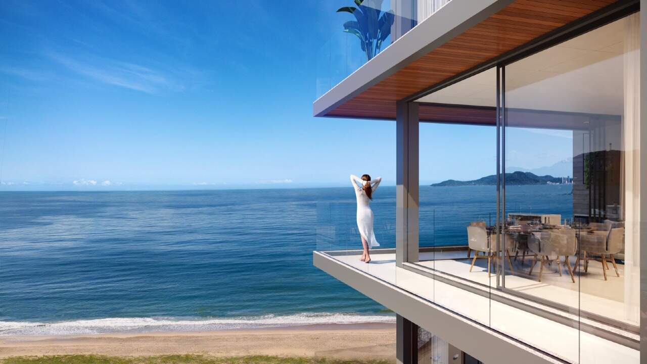 Apartamento à venda no Praia Brava: Sacada envidraçada de frente para o mar (imagem ilustrativa)