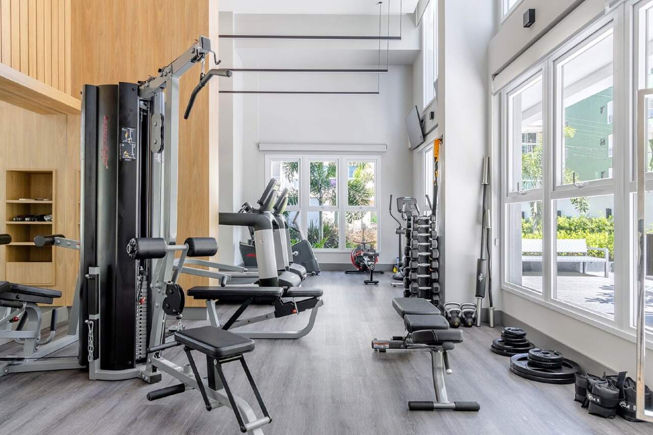 Apartamento à venda no Praia Brava: Academia equipada com vista para o jardim
