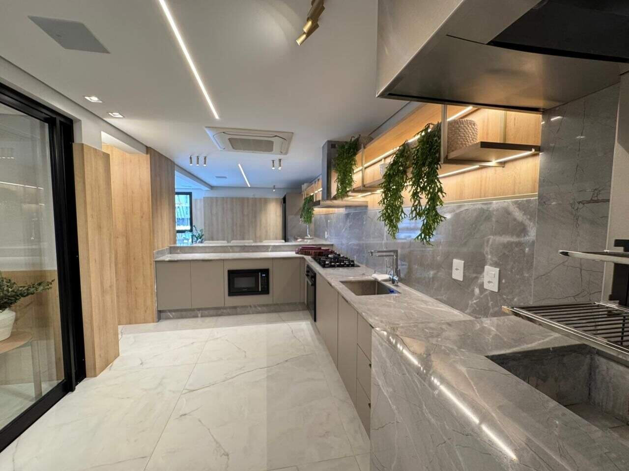 Apartamento à venda no Praia Brava: Espaço gourmet com cozinha equipada