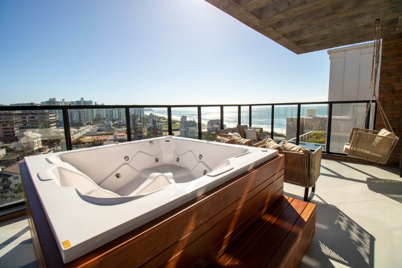 Apartamento à venda no Praia Brava: Hidromassagem no rooftop com vista para o mar