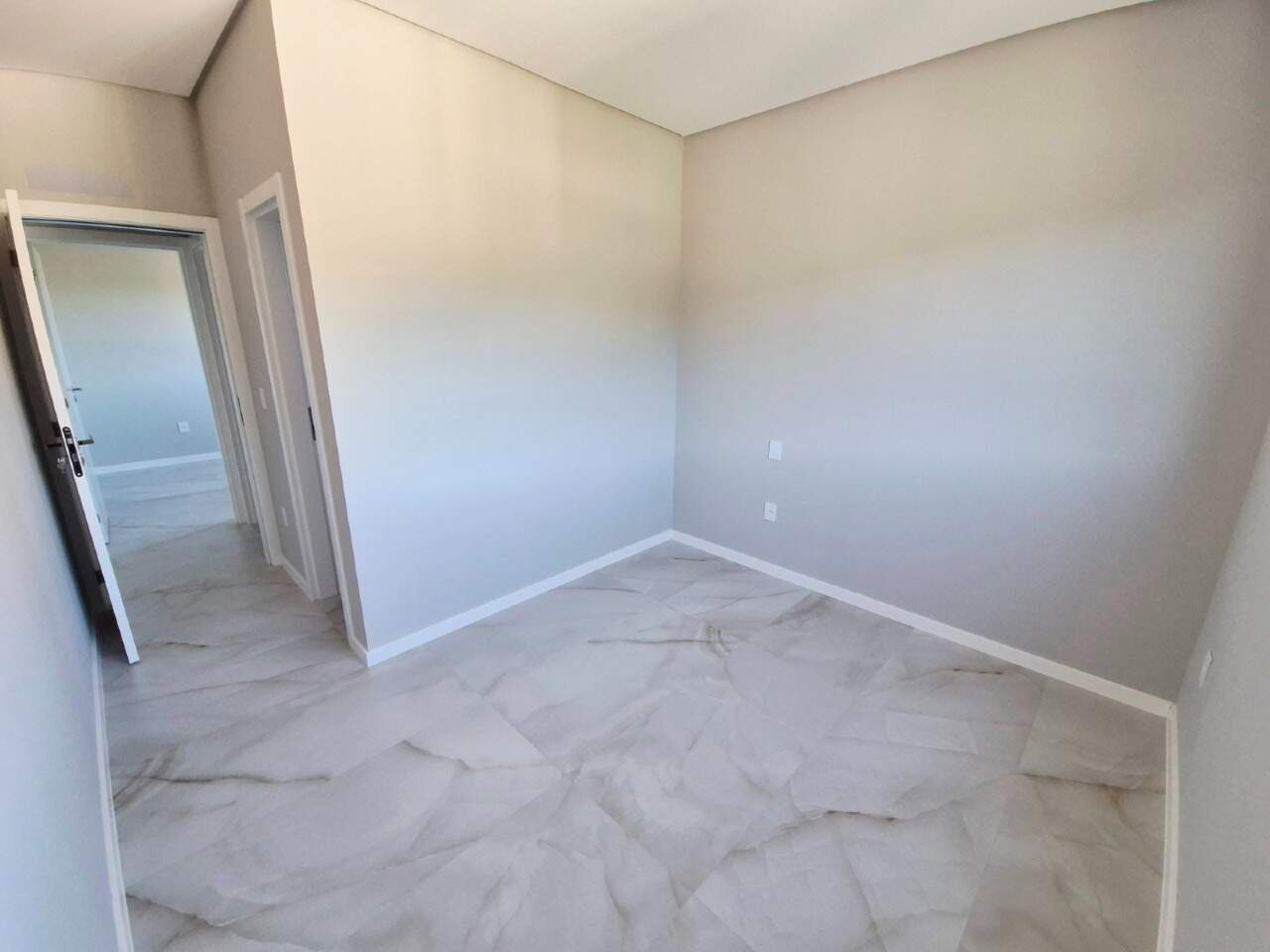 Apartamento à venda no Praia Brava: Quarto com porta para a circulação dos dormitórios