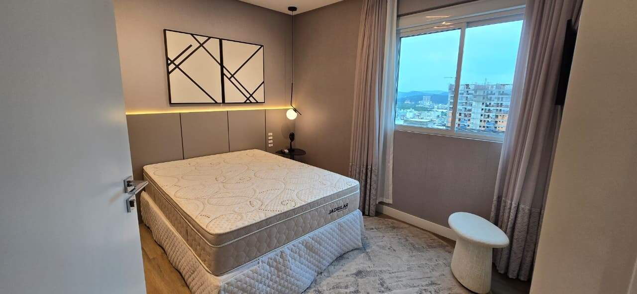 Apartamento à venda no Centro: Terceira suíte do apartamento.