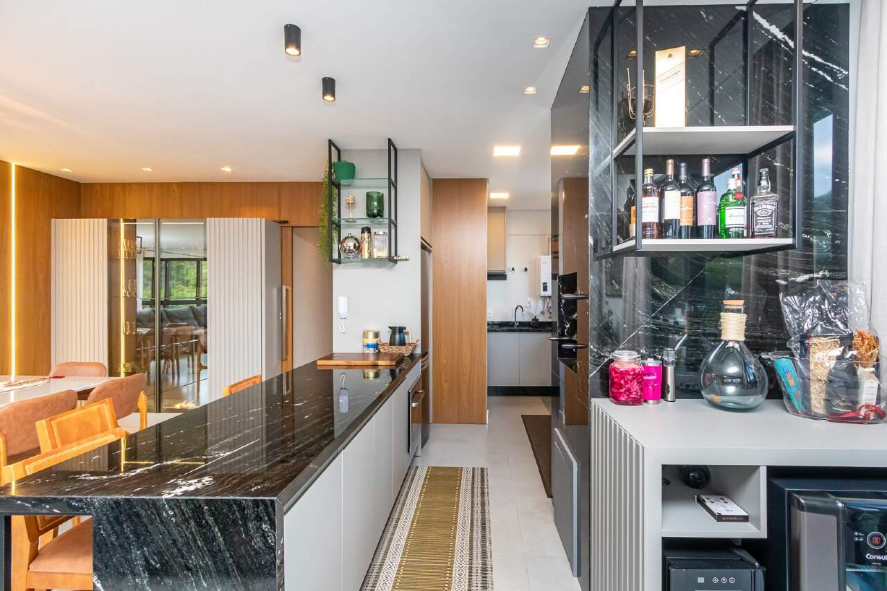 Apartamento à venda no Pioneiros: 